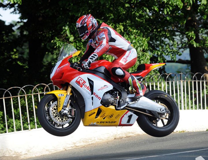 Gary Johnson Ballaugh Bridge Superbike Practice  - click to enlarge