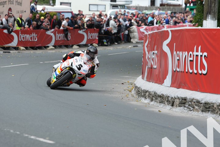 Bruce Anstey TT 2011 Superbike Race Ginger Hall - click to enlarge