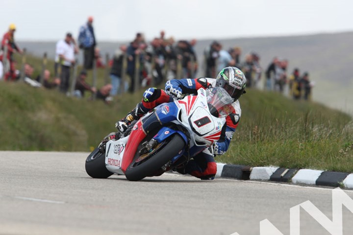 John McGuinness TT 2011 Superbike Race Bungalow - click to enlarge