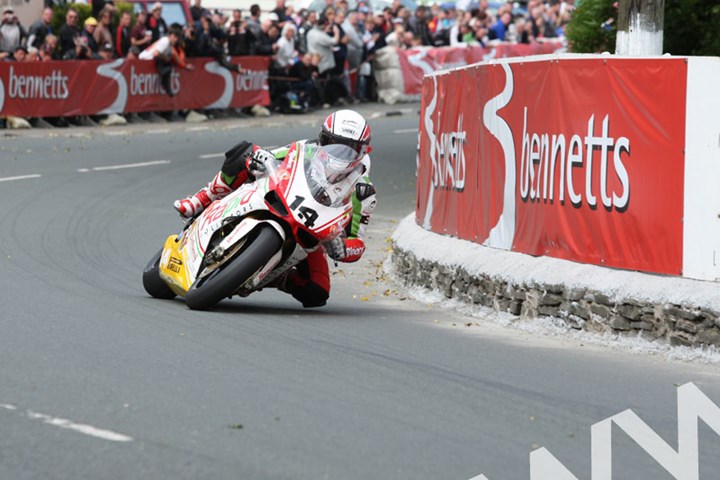 Michael Rutter TT 2011 Superbike Race Ginger Hall - click to enlarge