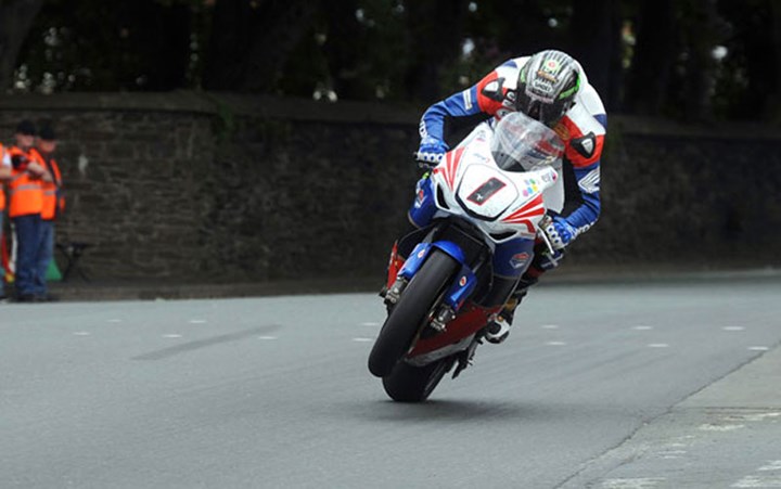 John McGuinness TT 2011 Superbike out of seat St Ninians - click to enlarge