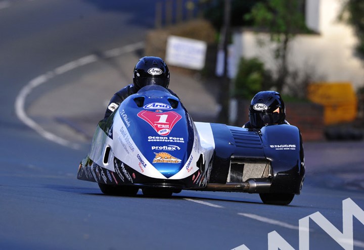 John Holden and Andy Winkle TT 2011 Sidecar 2 Union Mills - click to enlarge