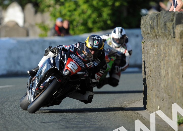 Guy Martin leads M. Dunlop Church Bends Southern 100 2011 - click to enlarge