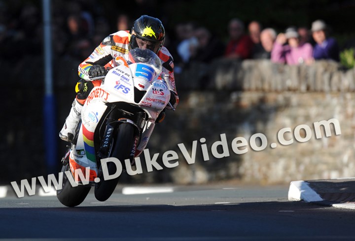 Bruce Anstey TT 2012 St Ninian's - click to enlarge