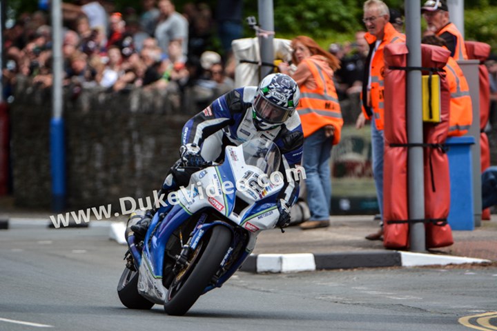 Dean Harrison at St. Ninian's, TT 2014 - click to enlarge